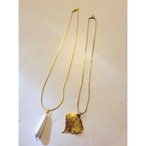 Lot of 2 Vintage Estate Necklace Gold Tone Teardrop Leaf Pendant Elegant Jewelry